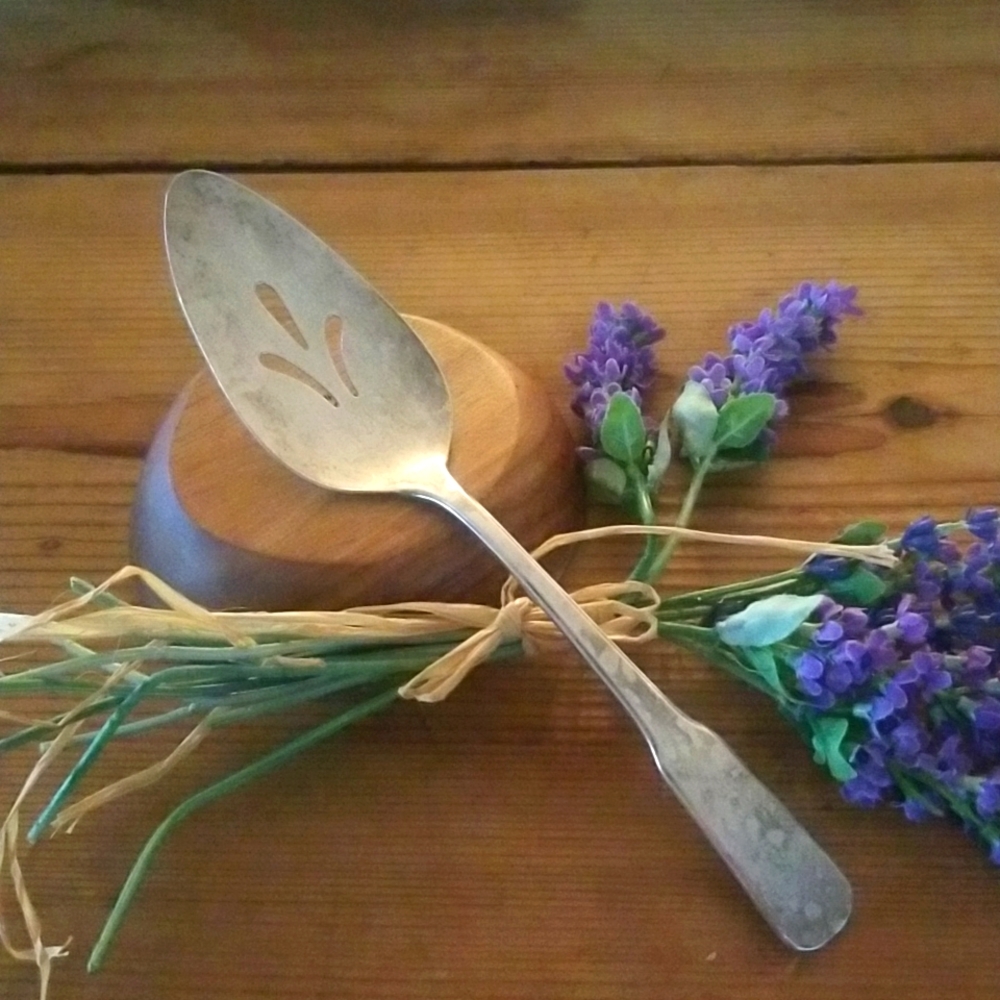 Vtg International Silverplate CAKE PIE SERVER